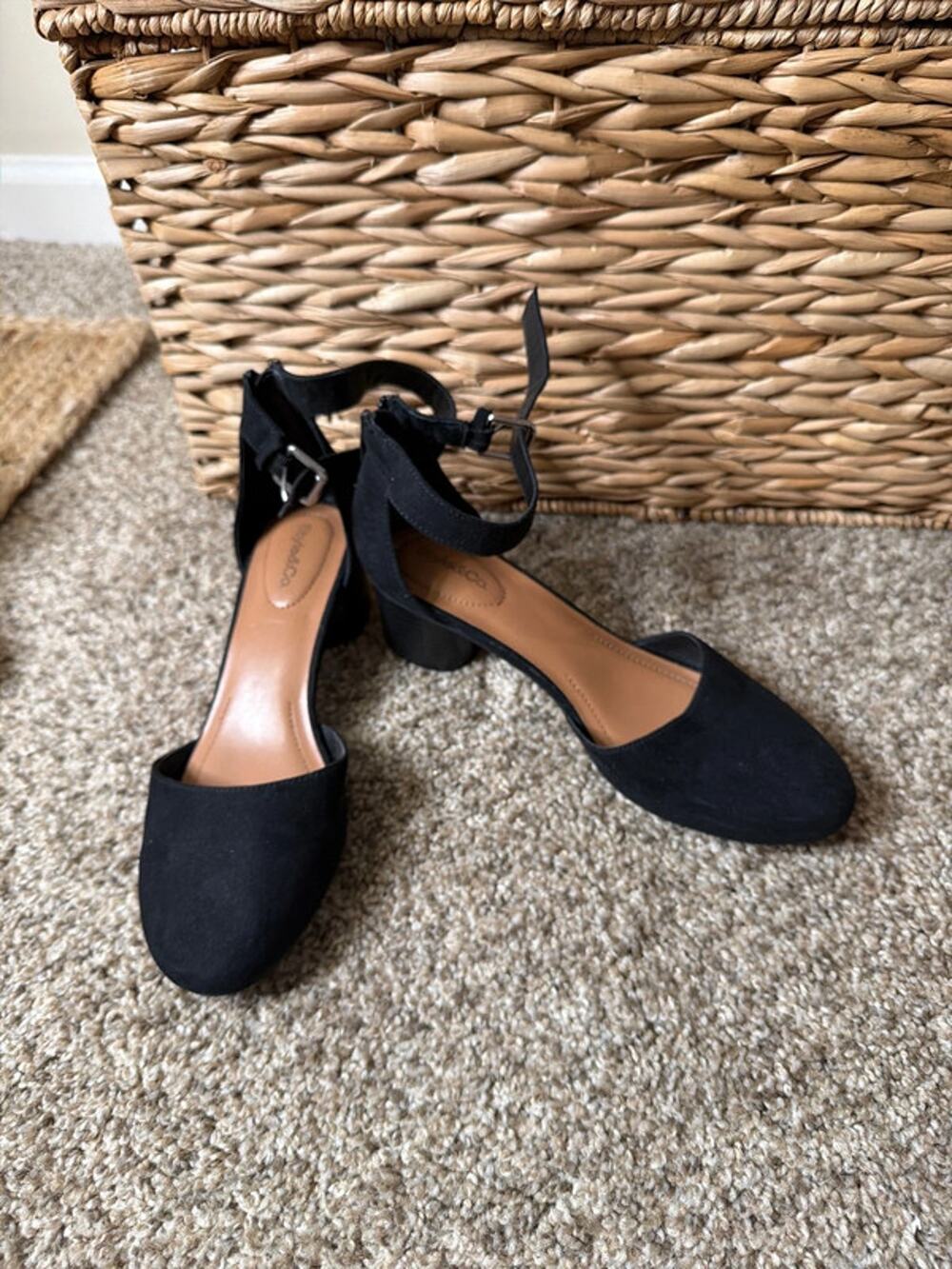 Styling Company round toe ankle strap heels, EUC 8 628